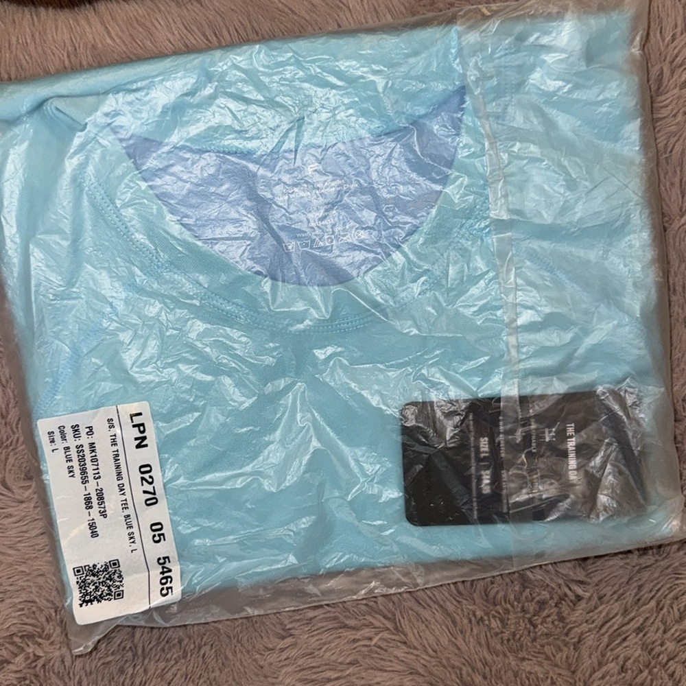 Fabletics brand new workout shirt shortsleeve mens athletic top light blue Large